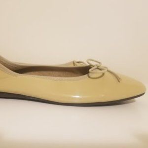 Nude ballet flats